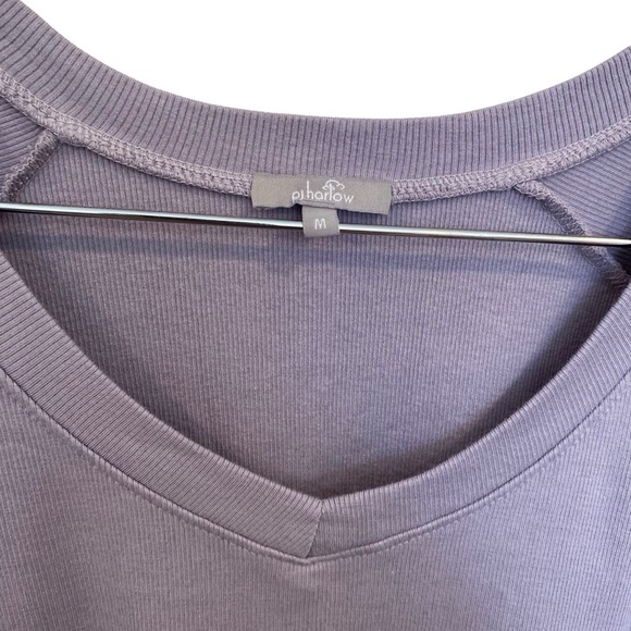 PJ Harlow Frankie Rib Long Sleeve V-Neck with Side Slits Size Medium Like New - Picture 4 of 11